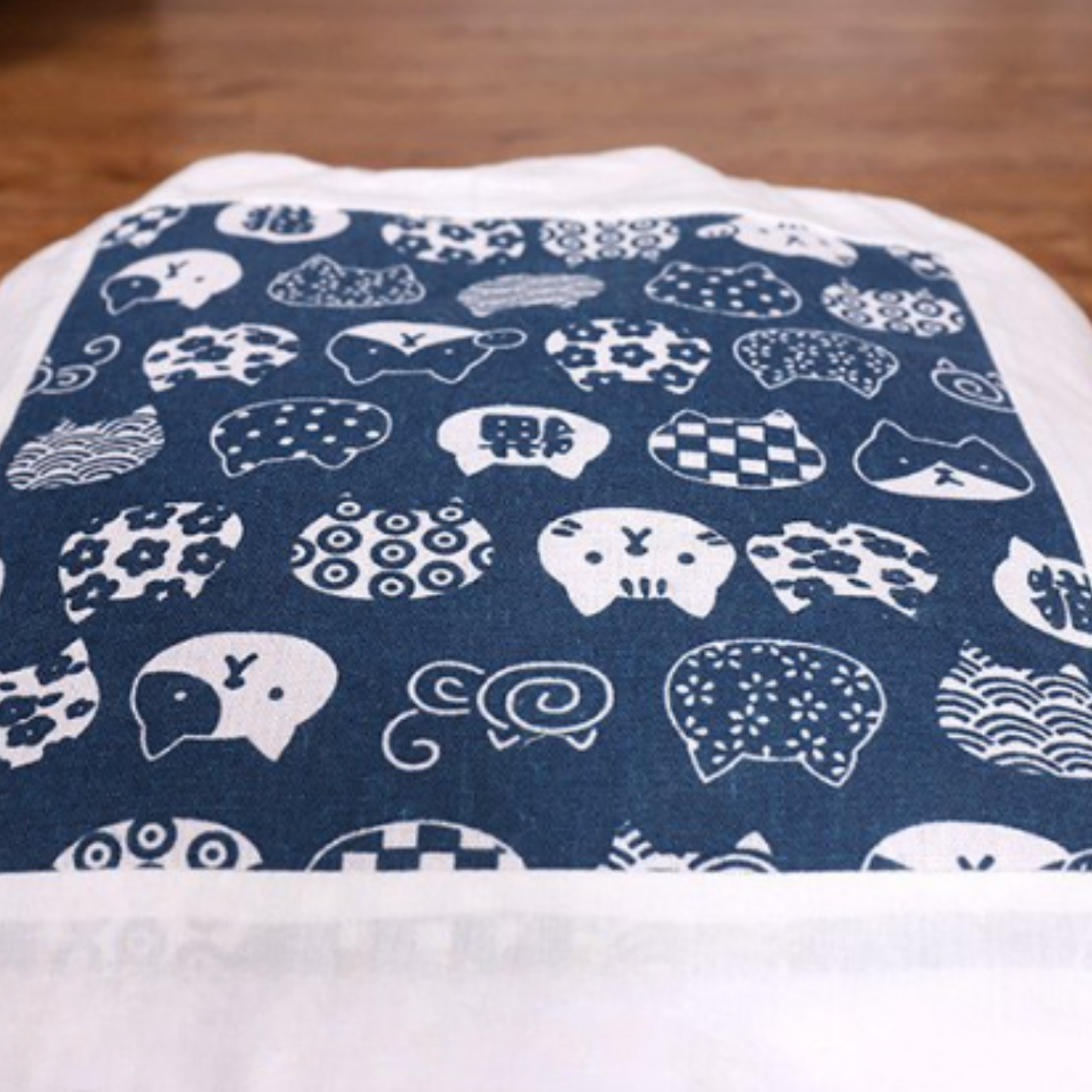 Cosnug - Omsloten Pluche Kattenbed